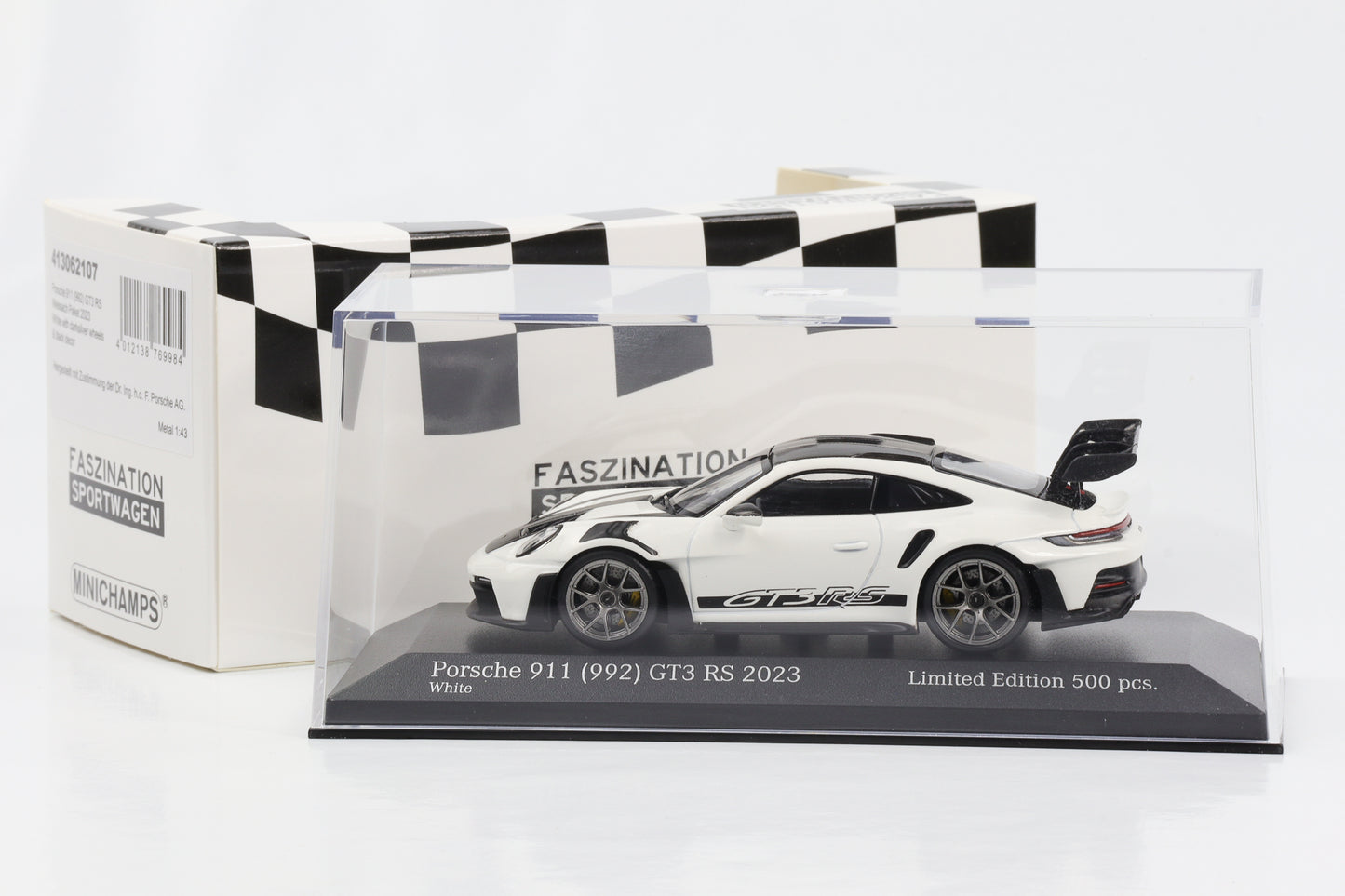 1:43 Porsche 911 992 GT3 RS 2023 white Weissach package Minichamps