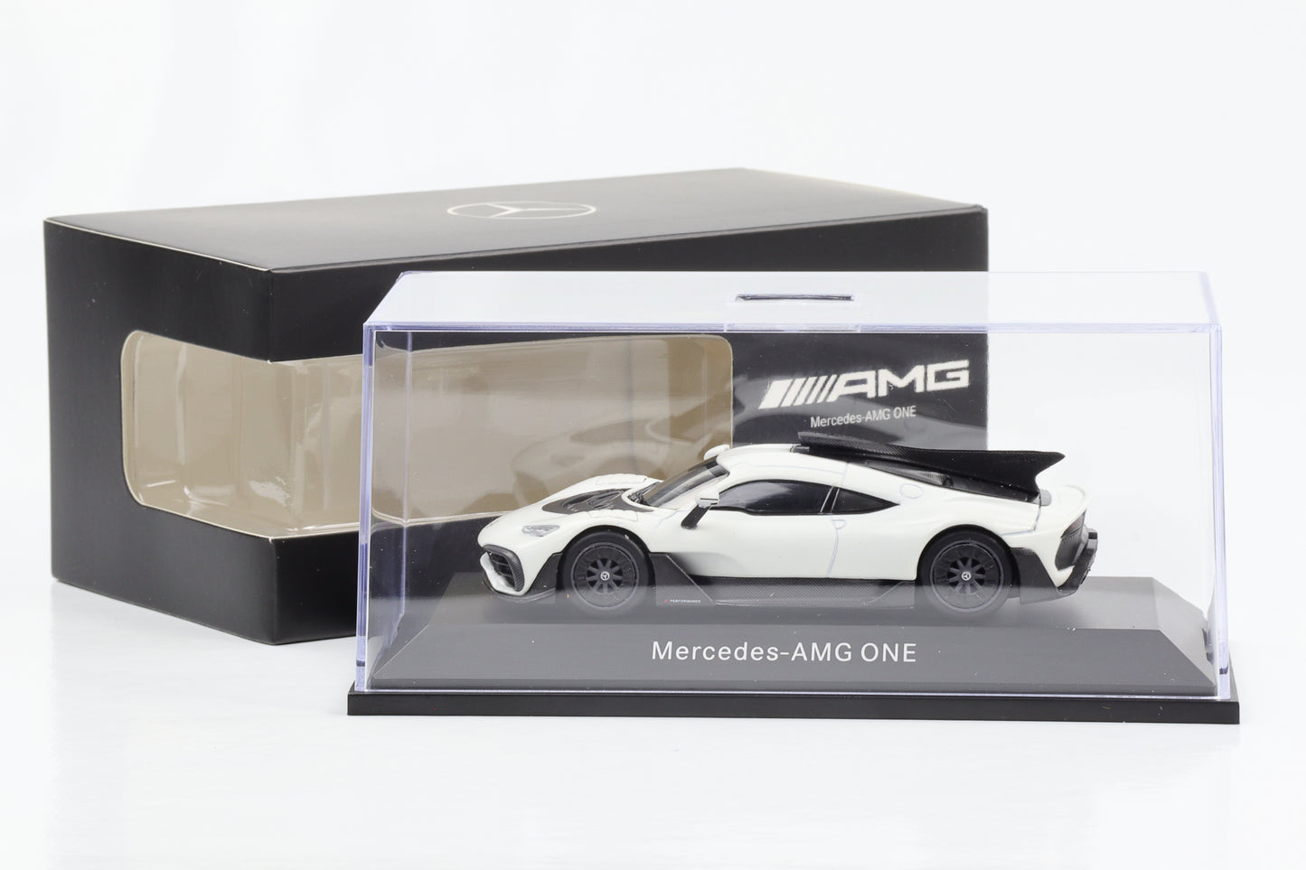 1:43 Mercedes-Benz AMG ONE designo kaschmirweiß iScale Dealer