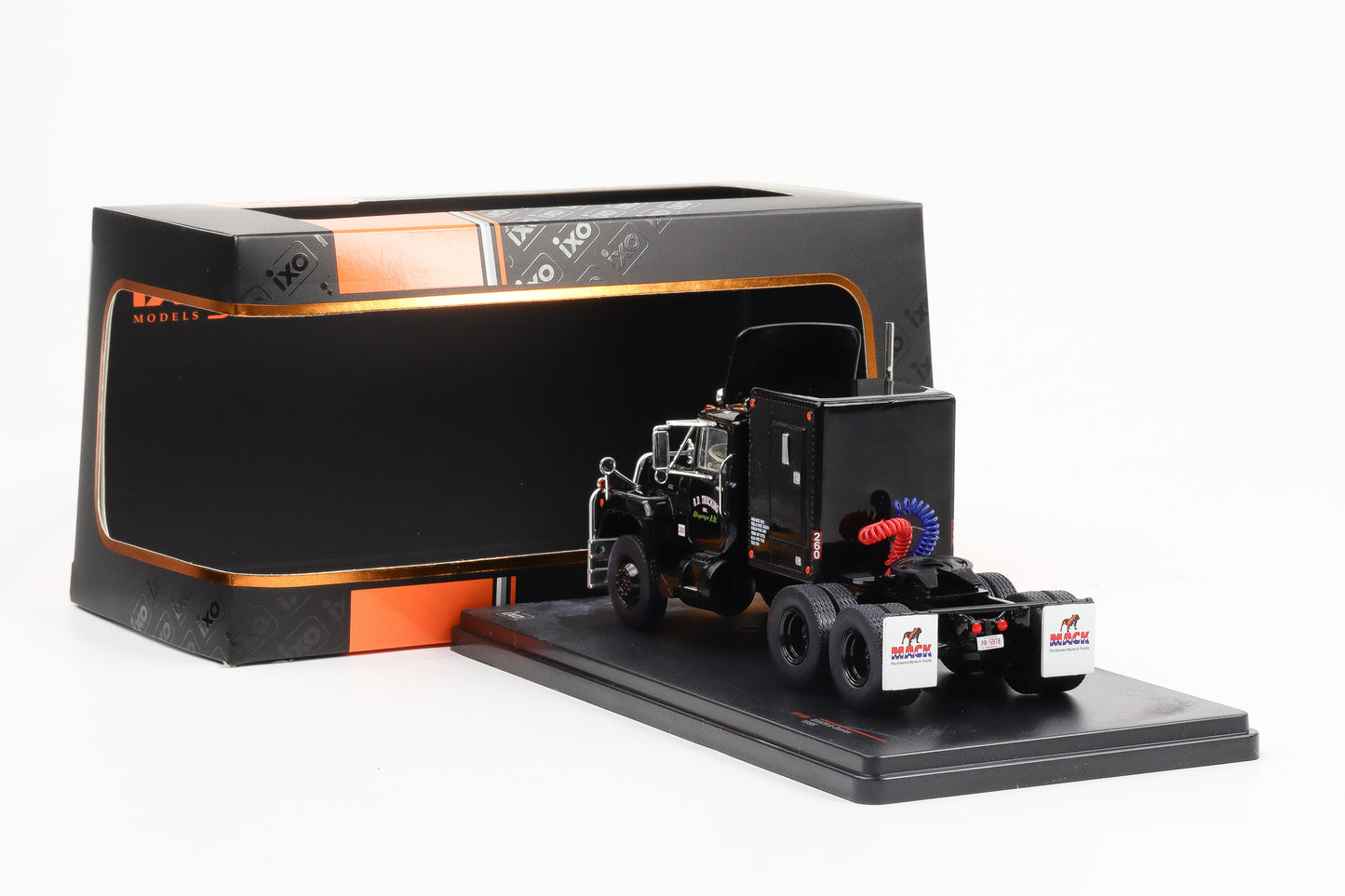 1:43 Mack Rubber Duck Movie Truck aus Convoy 1978 Kristofferson schwarz IXO