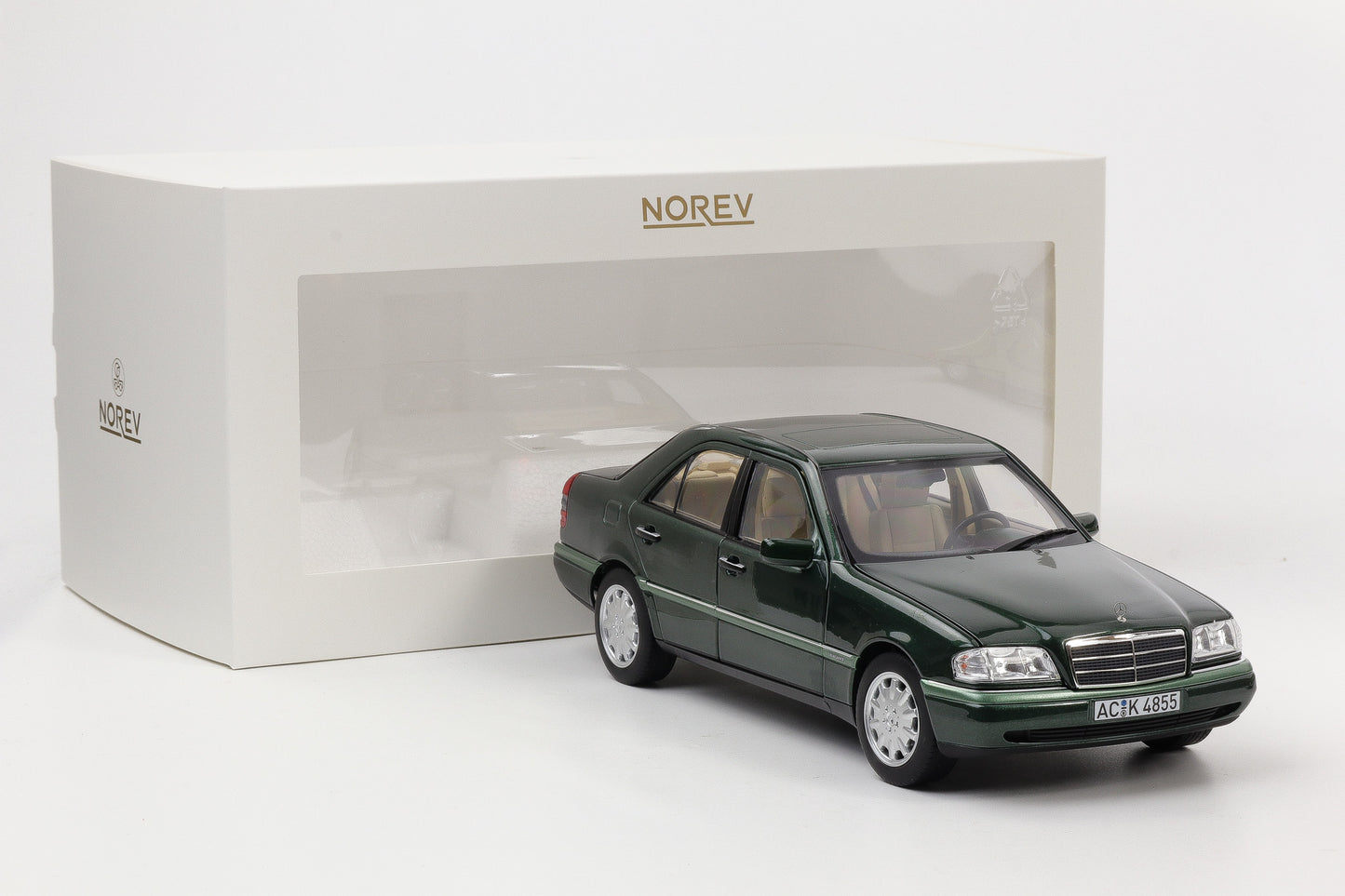 1:18 Mercedes-Benz C 200 W202 Limousine 1993 Malachit green metallic Norev