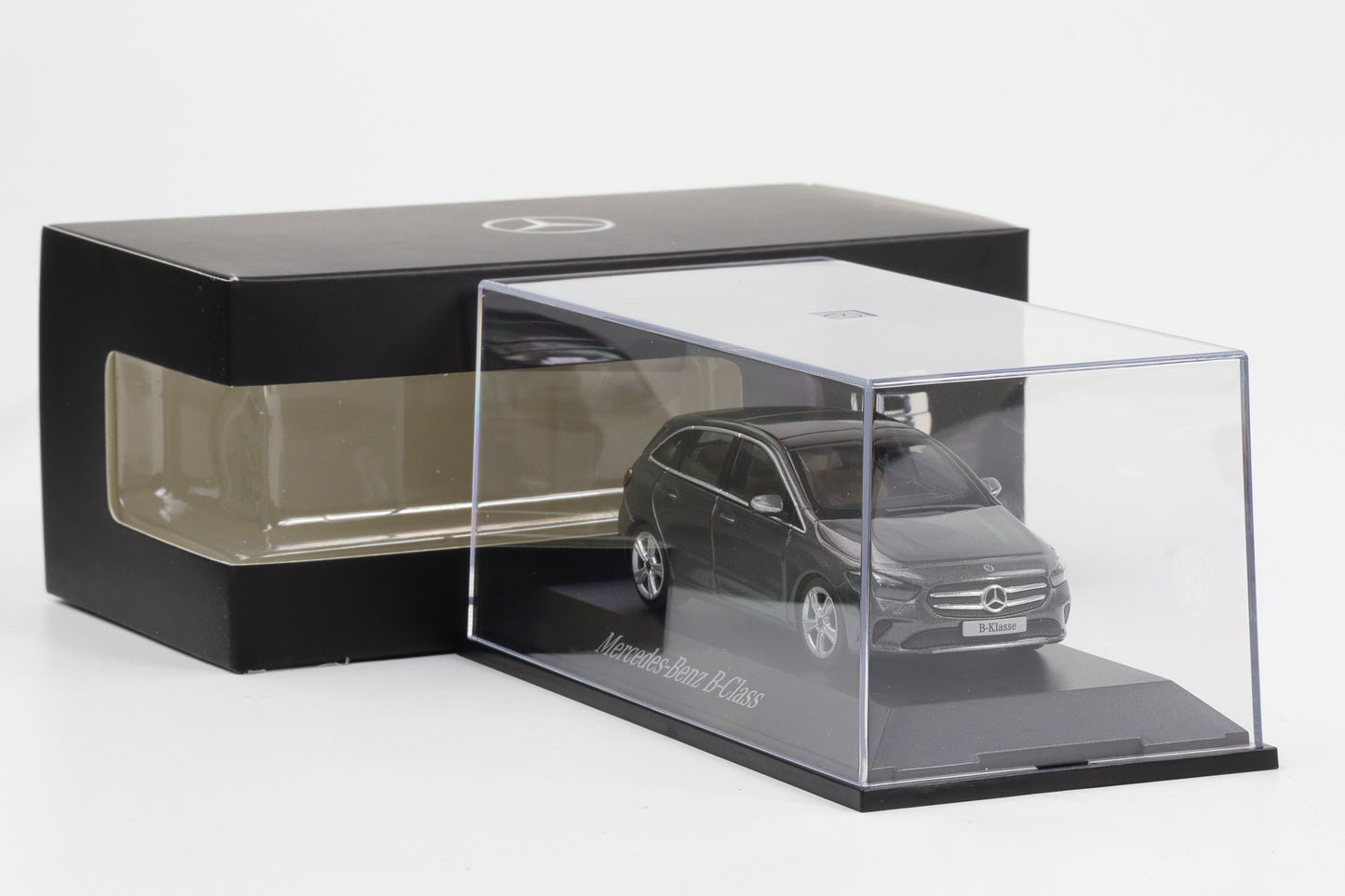 1:43 Herpa Mercedes-Benz B-Klasse W247 2018 mountain grey Dealer