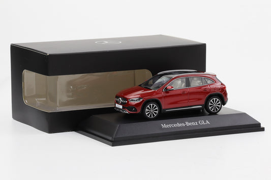 1:43 Spark Mercedes-Benz GLA H247 2020 designo patagonia red bright Dealer