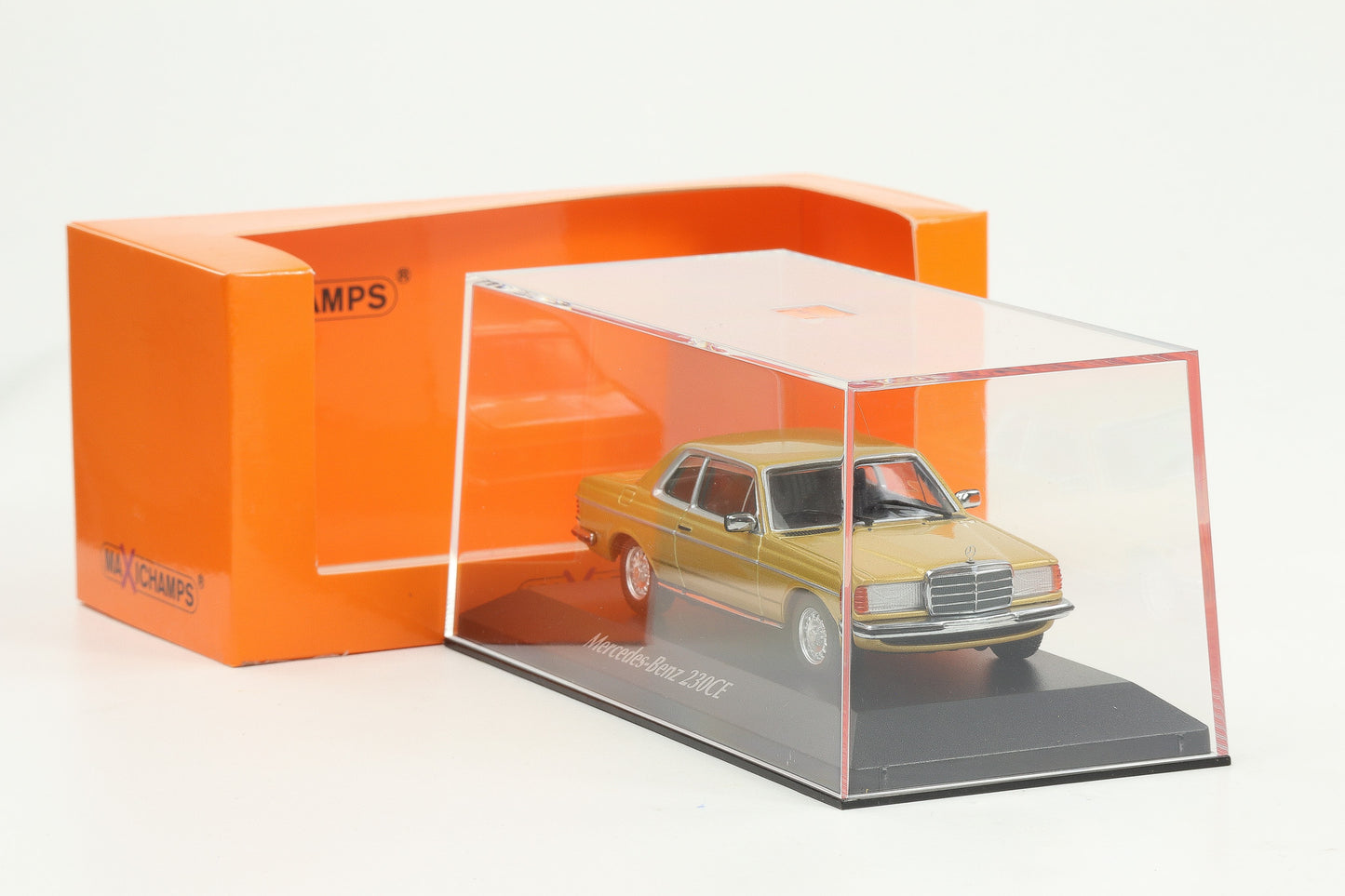 1:43 Minichamps Mercedes-Benz 230 CE 1976 gold metallic Maxichamps