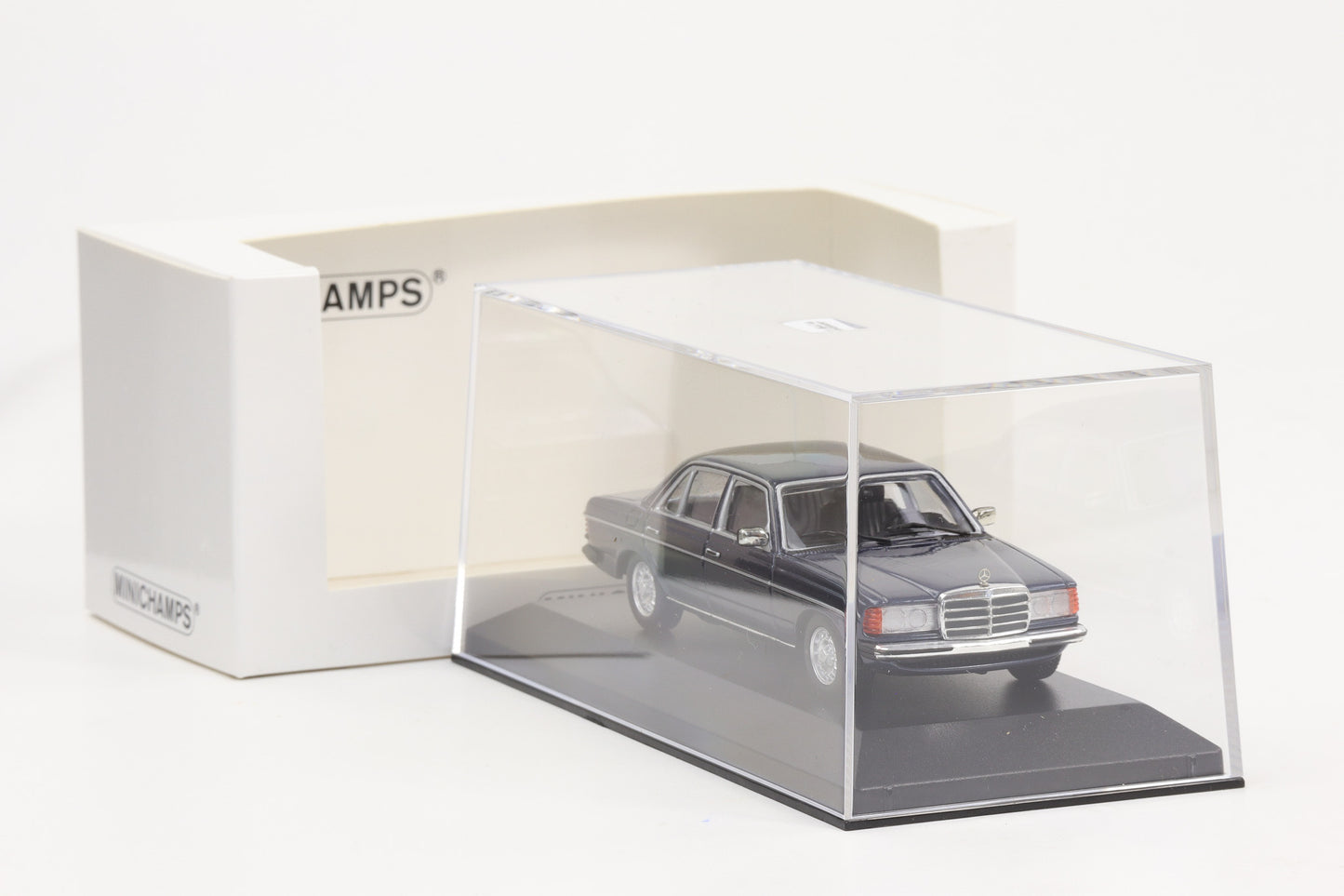 1:43 Minichamps Mercedes-Benz 230 E 1982 lapisblau Limited Edtion 500 Stk.