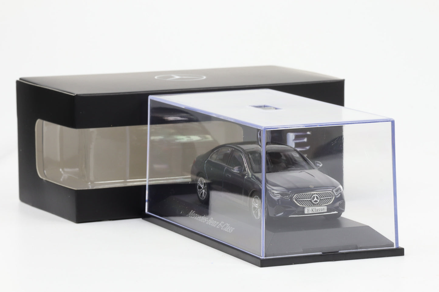 1:43 iScale Mercedes-Benz E-Klasse W214 nautikblau 2023 B66961117
