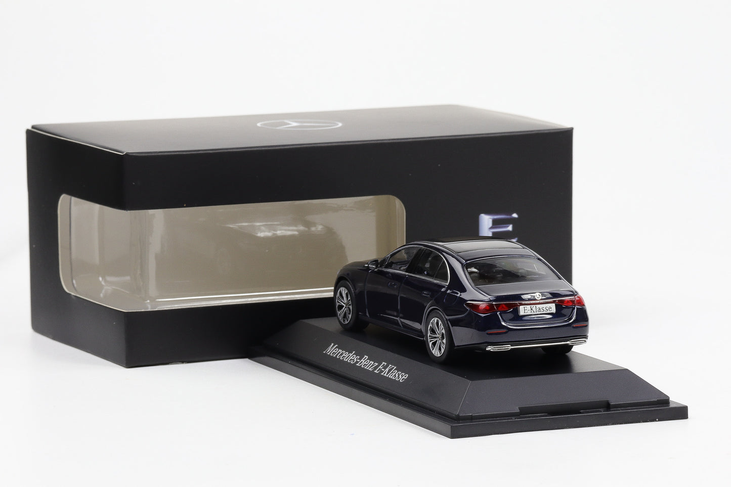 1:43 iScale Mercedes-Benz E-Klasse W214 nautikblau 2023 B66961117