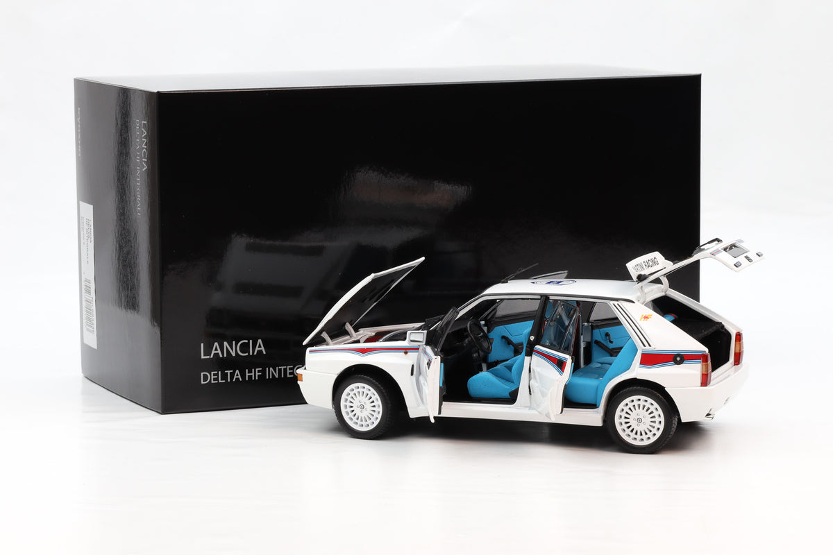 1:18 Kyosho Lancia Delta HF Intergrale 6 weiß full opening 08344E