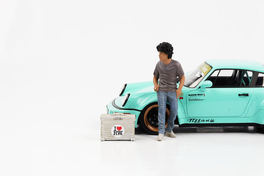 1:18 American Diorama Figur RWB Akira Nakai-san mit Koffer Rauh-Welt Begriff