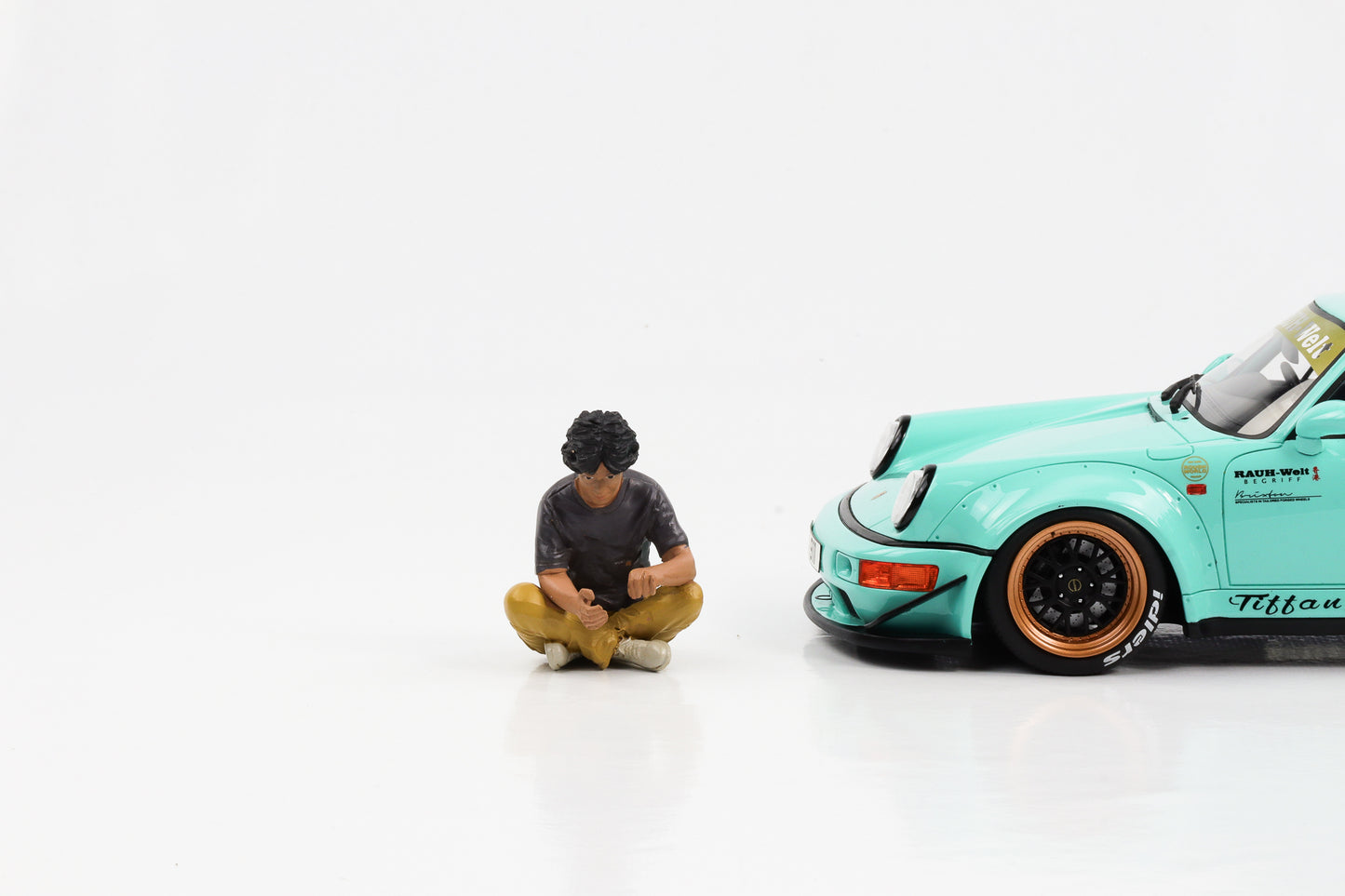 1:18 Figur RWB Akira Nakai-san sitzend American Diorama Figur 4