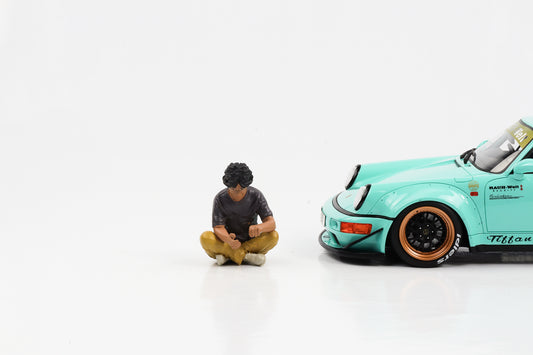 1:18 Figur RWB Akira Nakai-san sitzend American Diorama Figur 4