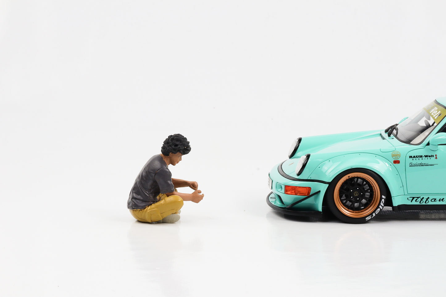 1:18 Figur RWB Akira Nakai-san sitzend American Diorama Figur 4