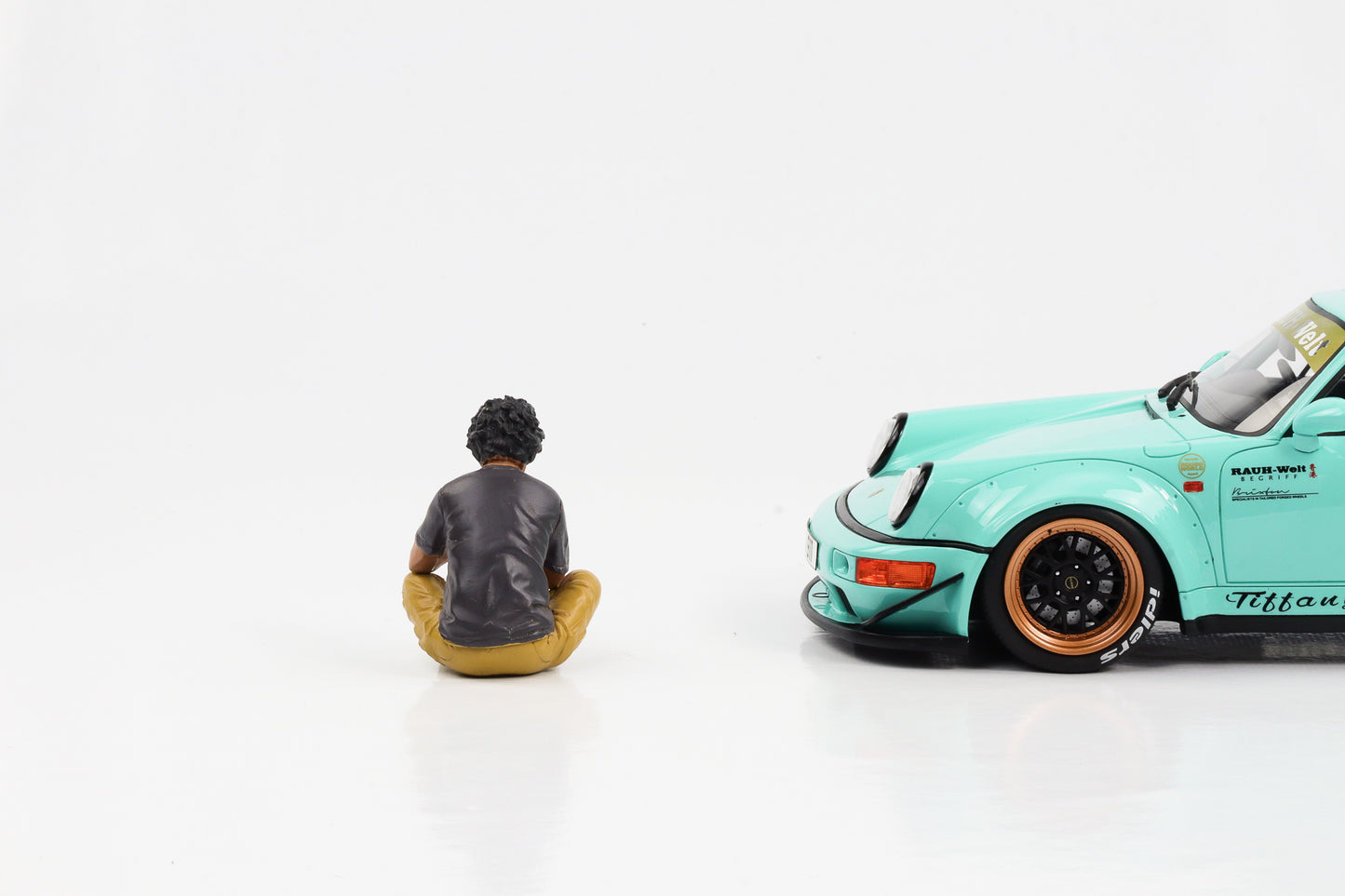 1:18 Figur RWB Akira Nakai-san sitzend American Diorama Figur 4