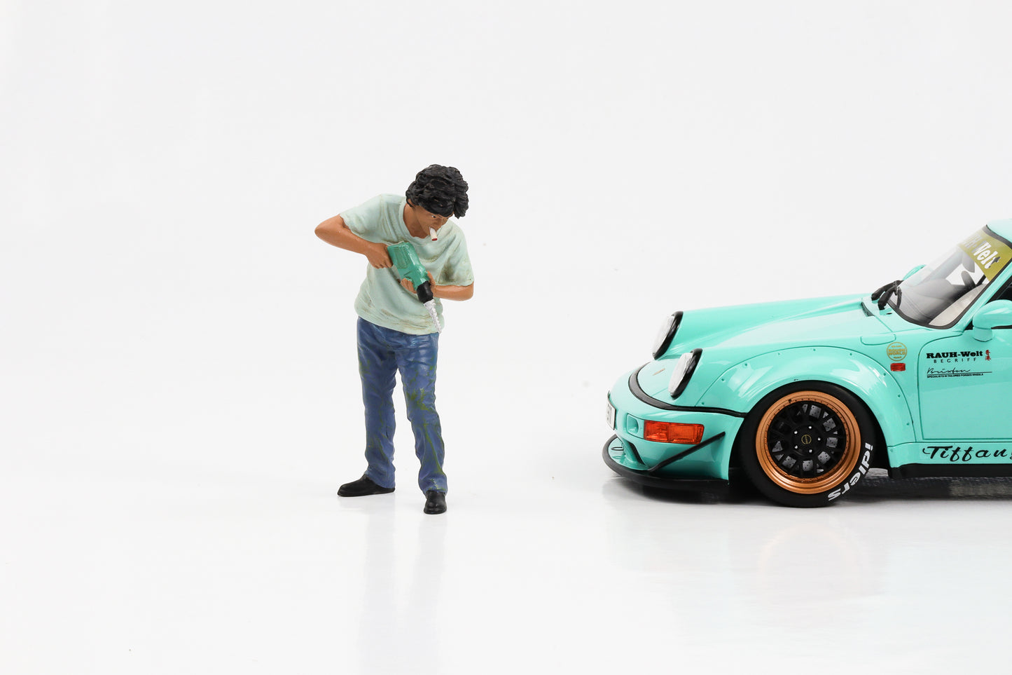 1:18 American Diorama Figur RWB Akira Nakai-san mit Bohrer Rauh-Welt Begriff