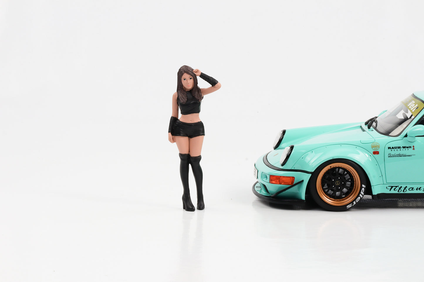 1:18 Figur Auto Salon Girls RWB Tess stehend American Diorama Figur 2