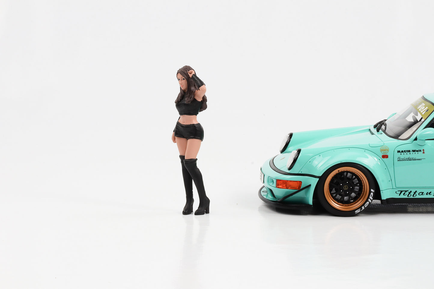 1:18 Figur Auto Salon Girls RWB Tess stehend American Diorama Figur 2