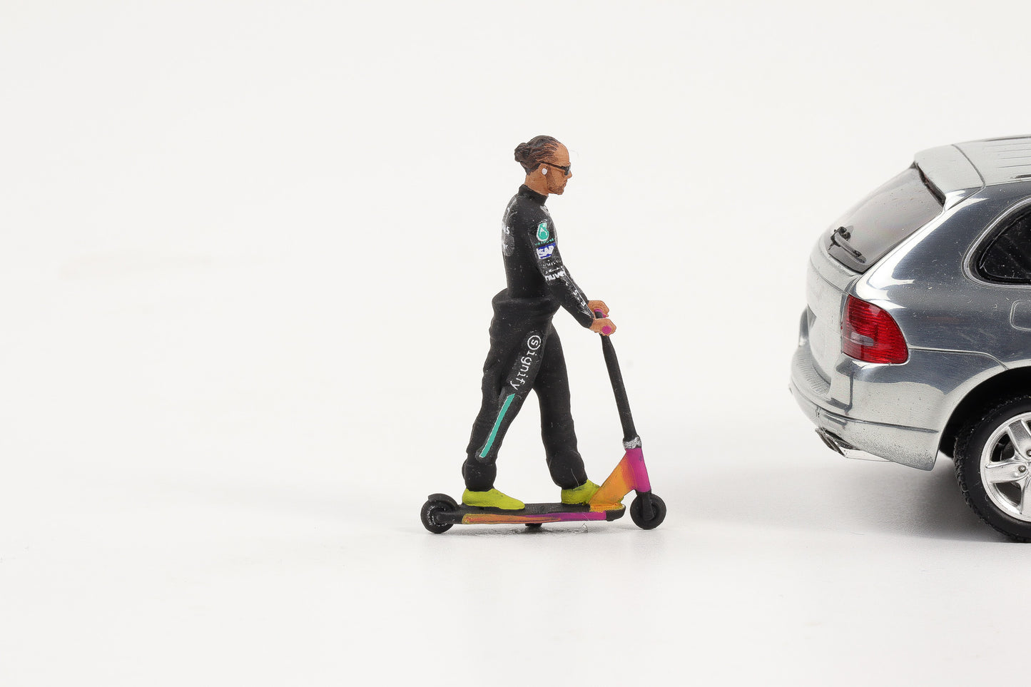 1:43 Cartrix Figur Lewis Hamilton Skate Scooter 2021 Figuren Diorama F1