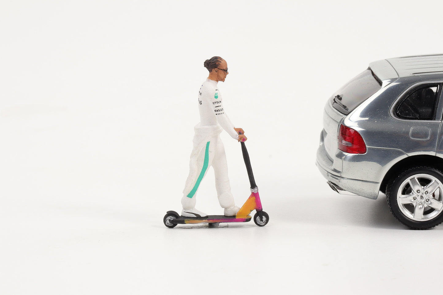 1:43 Cartrix Figur Lewis Hamilton Skate Scooter 2016 Figuren Diorama F1