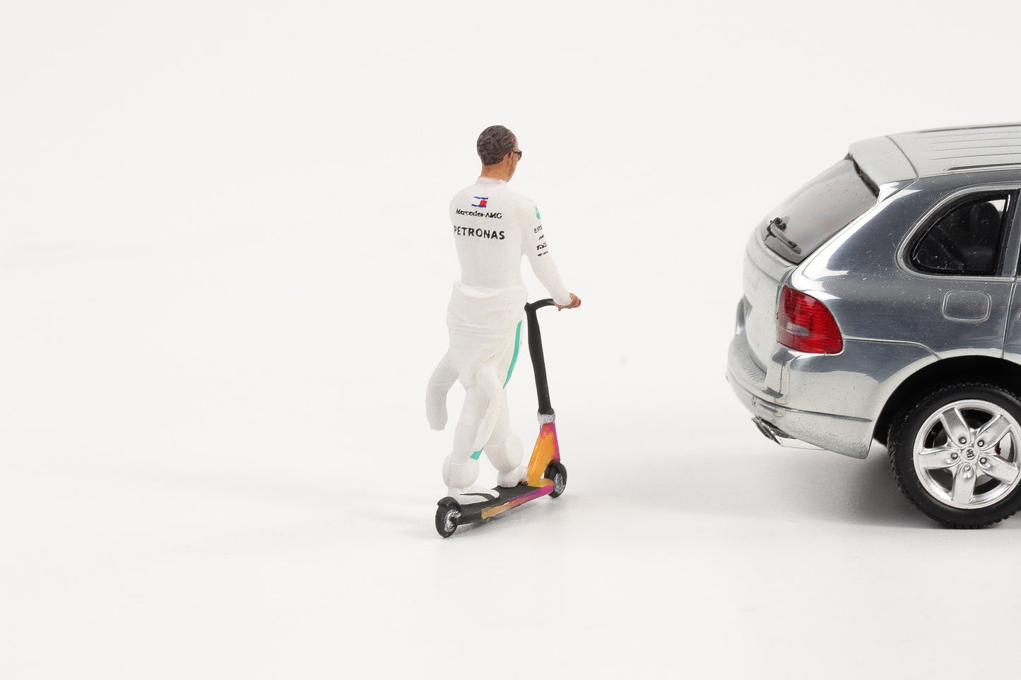 1:43 Cartrix Figur Lewis Hamilton Skate Scooter 2016 Figuren Diorama F1