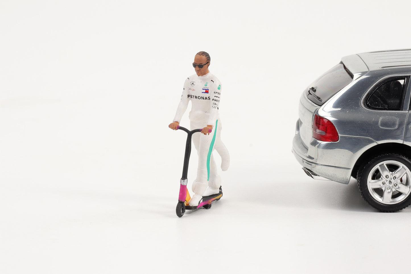 1:43 Cartrix Figur Lewis Hamilton Skate Scooter 2016 Figuren Diorama F1