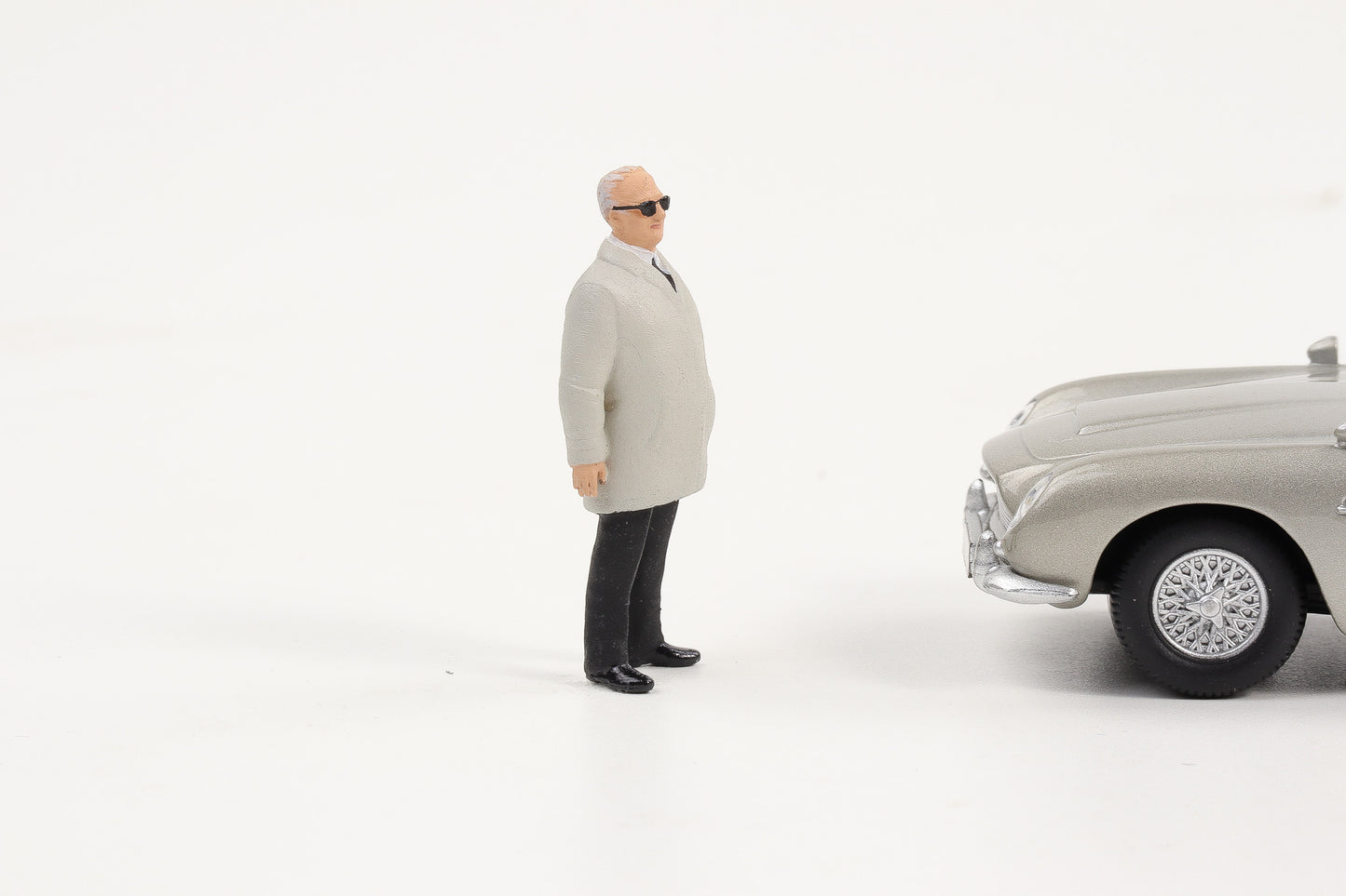 1:43 Cartrix Figur Enzo Ferrari für Modellauto Diorama Figuren 4 cm