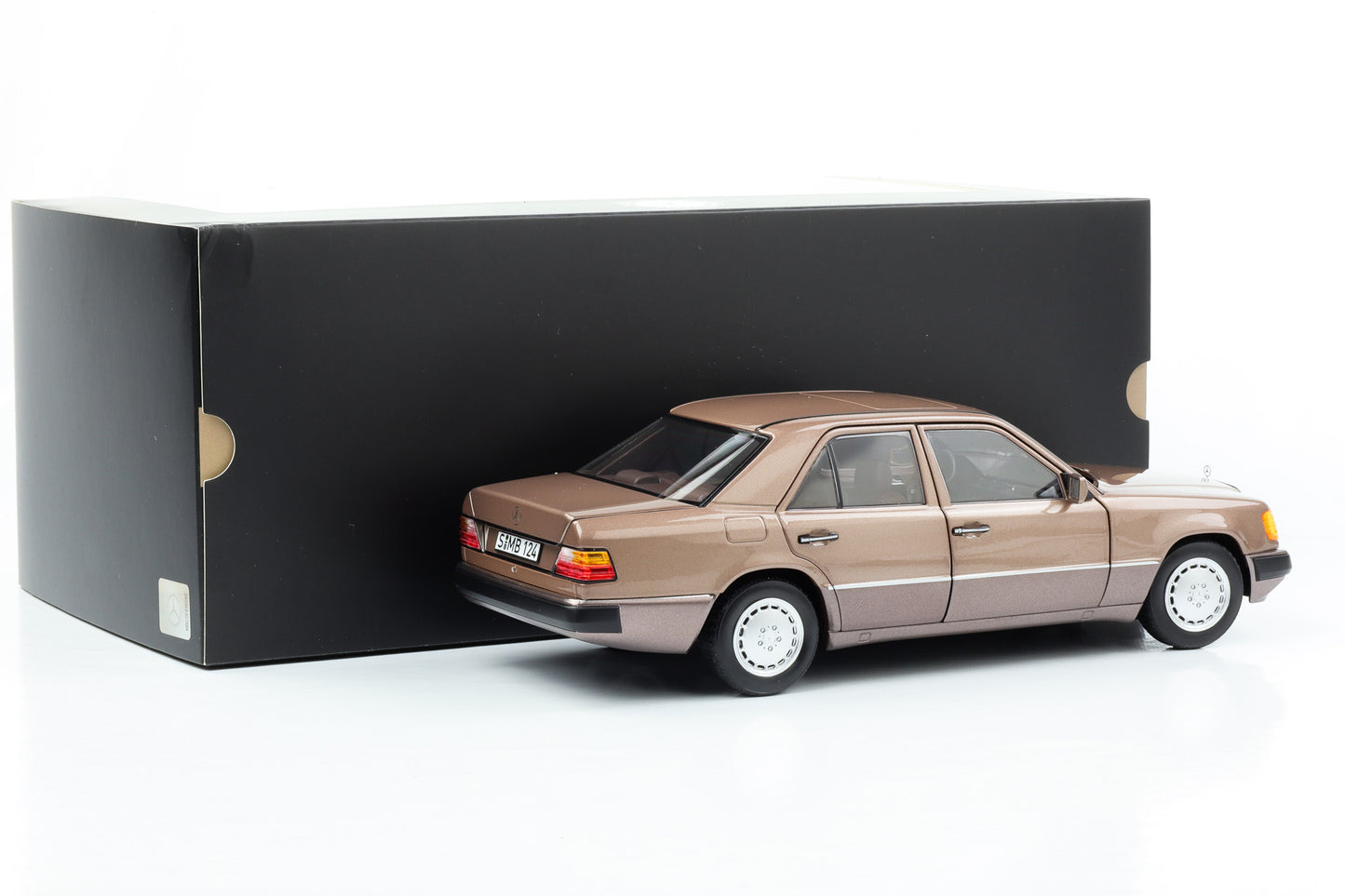 1:18 Mercedes-Benz W124 230 E Rosewood metallic Norev Dealer limited