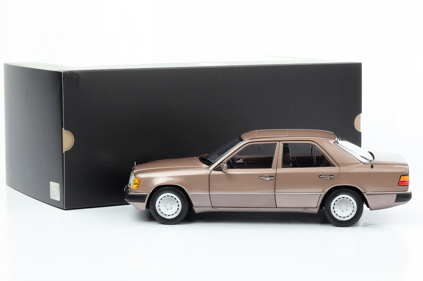 1:18 Mercedes-Benz W124 230 E Rosewood metallic Norev Dealer limited