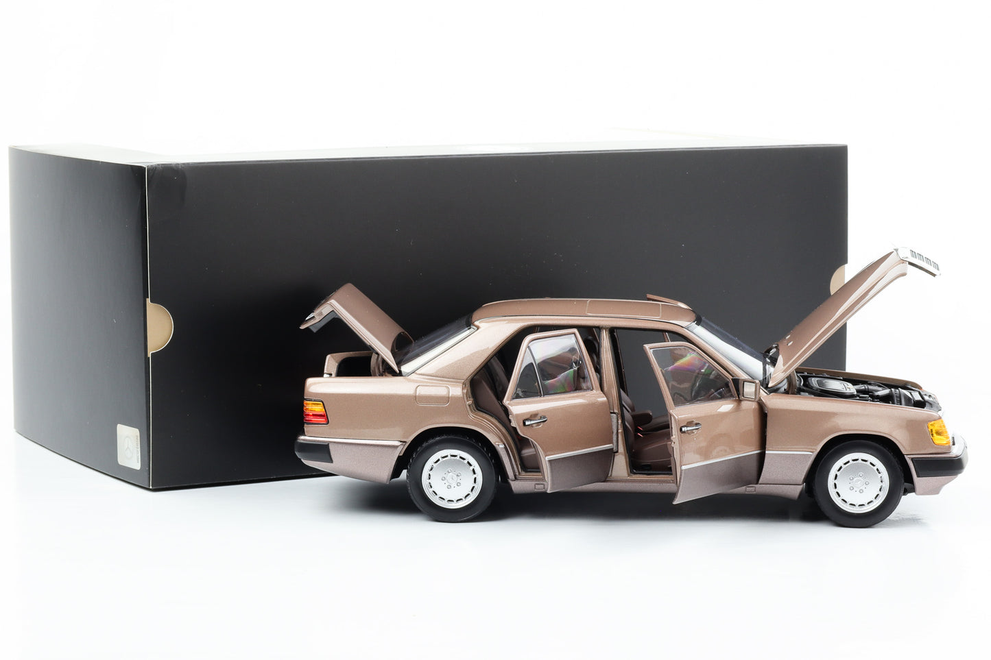 1:18 Mercedes-Benz W124 230 E Rosewood metallic Norev Dealer limited