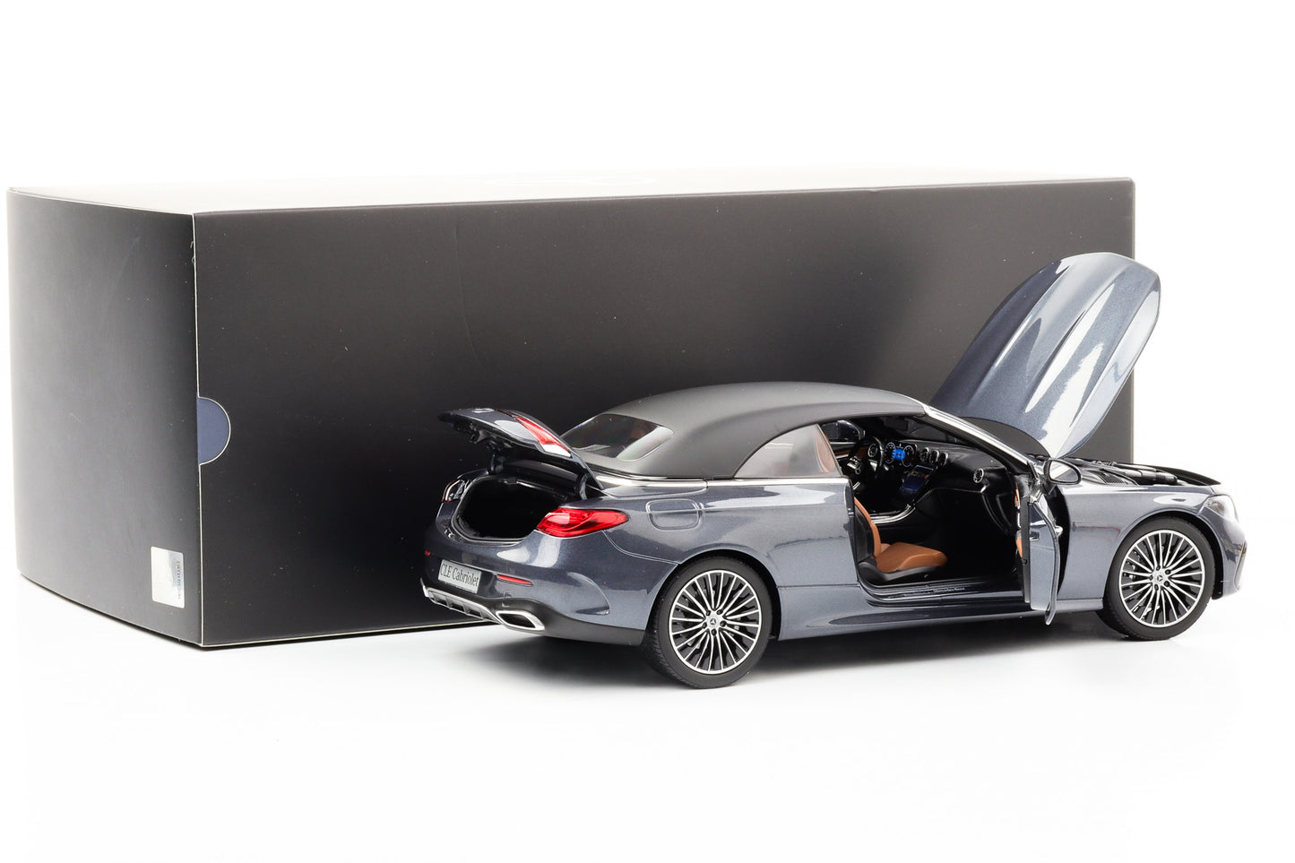 1:18 Norev Mercedes-Benz CLE Cabrio mit Verdeck A236 graphitgrau Dealer