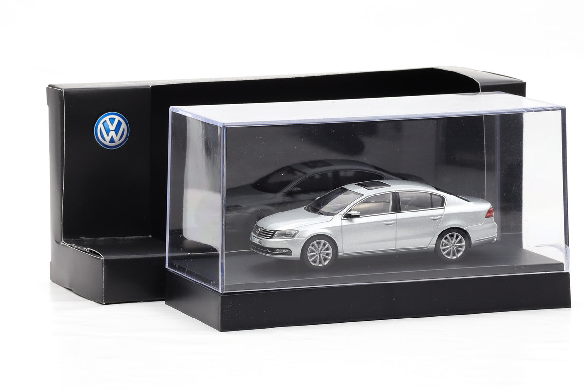 1:43 Schuco Volkswagen Volkswagen Passat B7 silber 2011 3AE099300A7W