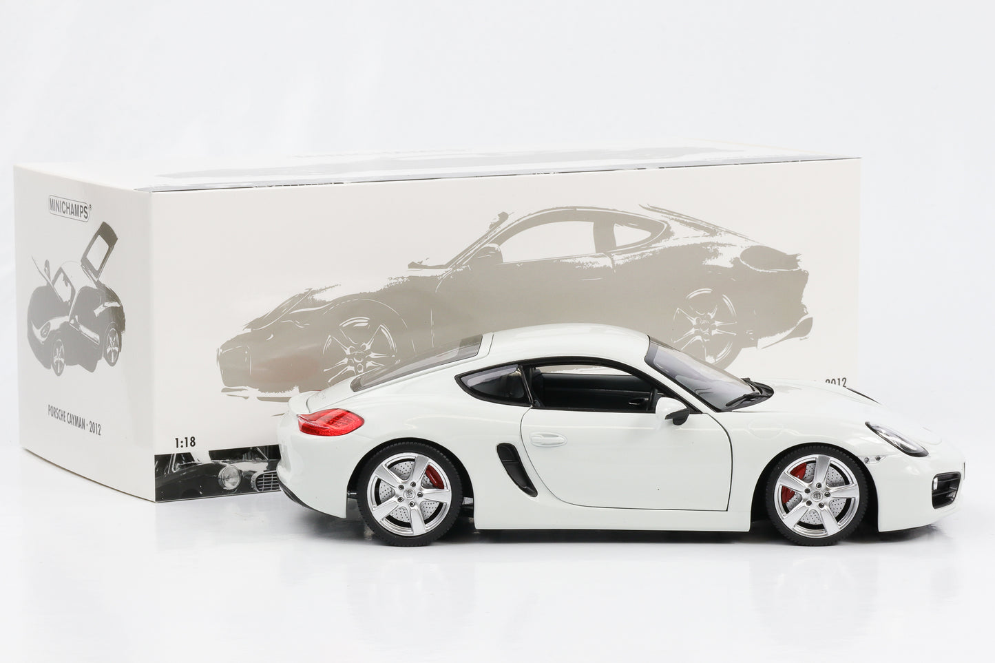 Apertura pressofusa della Porsche Cayman S 2012 Minichamps bianca in scala 1:18