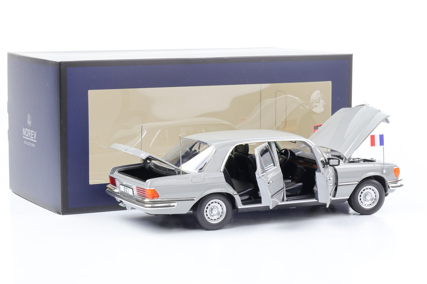1:18 Mercedes-Benz 350 SEL Helmut Schmidt Staatslimousine 1976 Norev