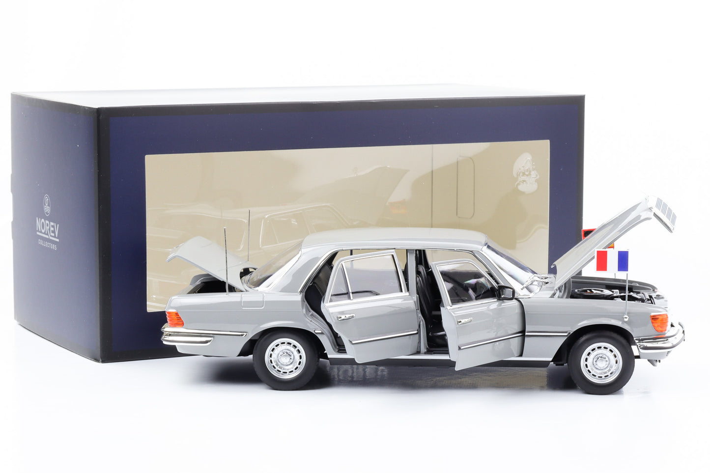 1:18 Mercedes-Benz 350 SEL Helmut Schmidt Staatslimousine 1976 Norev