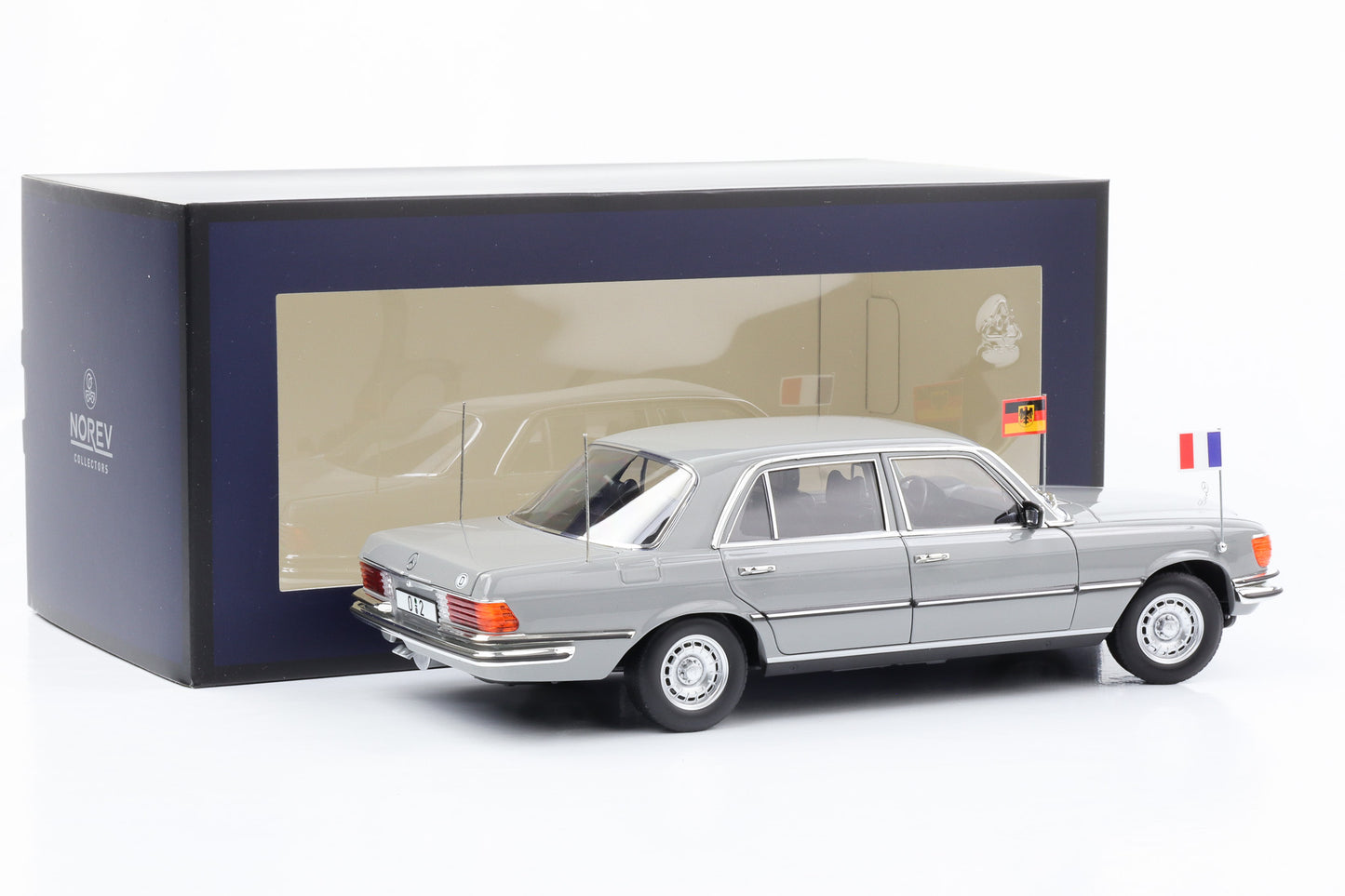 1:18 Mercedes-Benz 350 SEL Helmut Schmidt Staatslimousine 1976 Norev