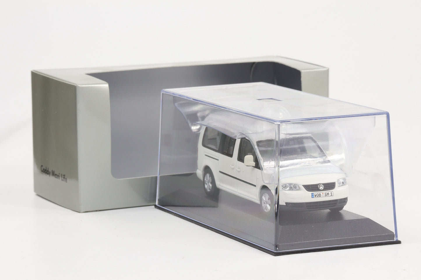 1:43 Minichamps Volkswagen VW Caddy Maxi Life weiß Dealer