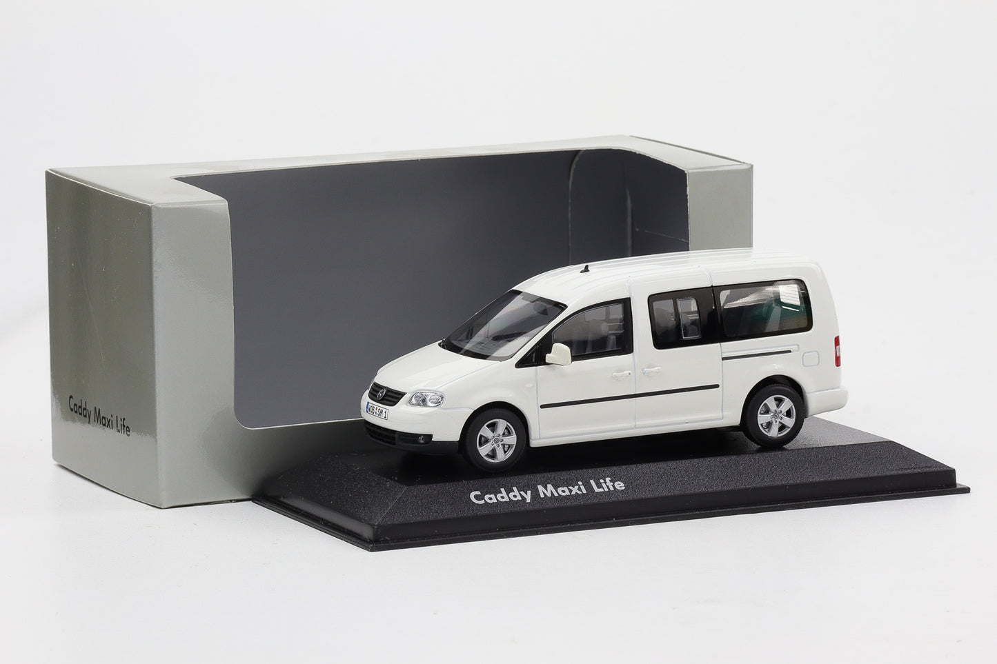 1:43 Minichamps Volkswagen VW Caddy Maxi Life weiß Dealer
