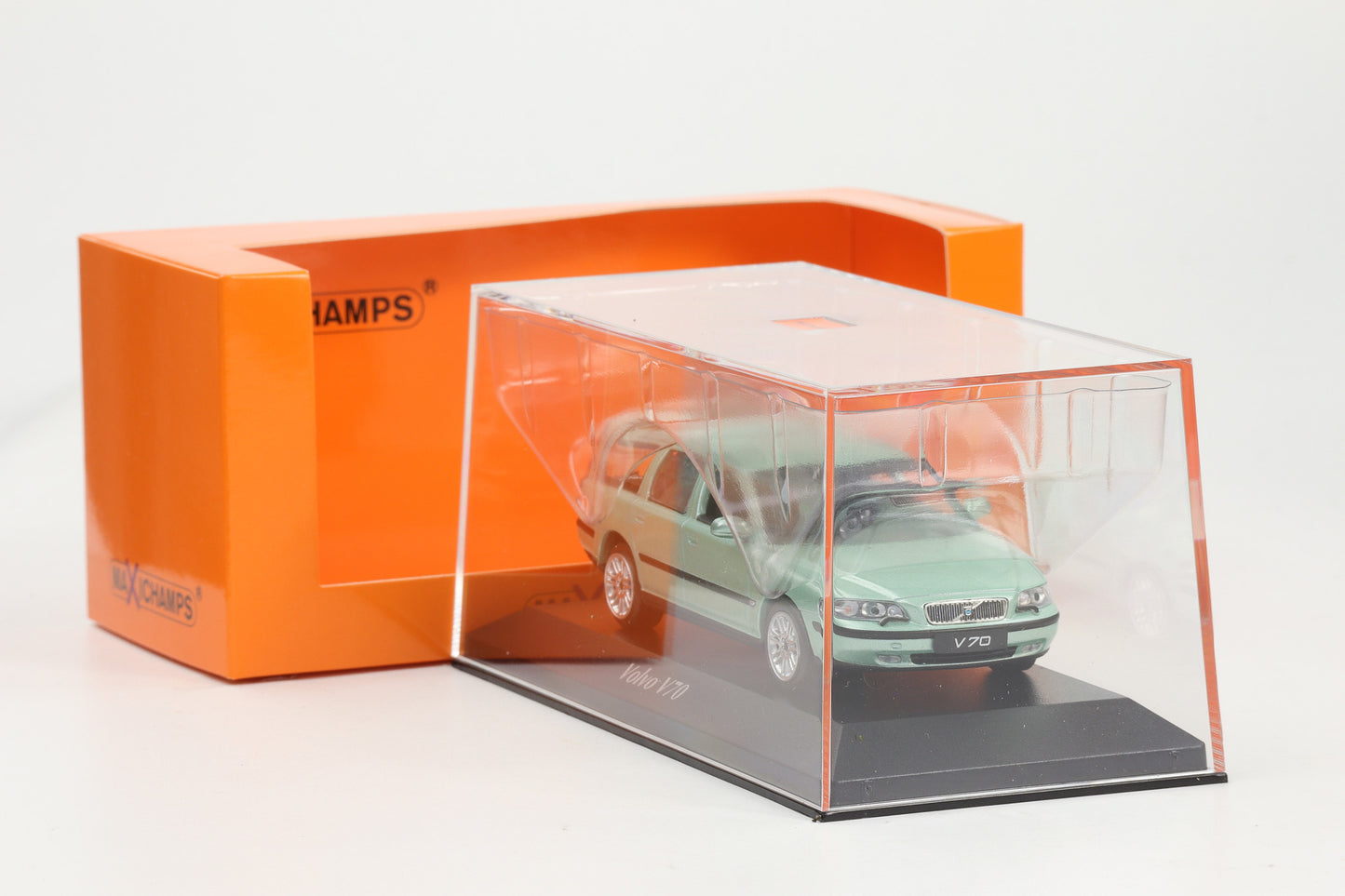 1:43 Minichamps Volvo V70 Break 2000 hellgrün metallic Maxichamps