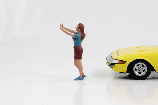 1:18 Figur Lina mit Sneakers macht Selfie Figuren American Diorama