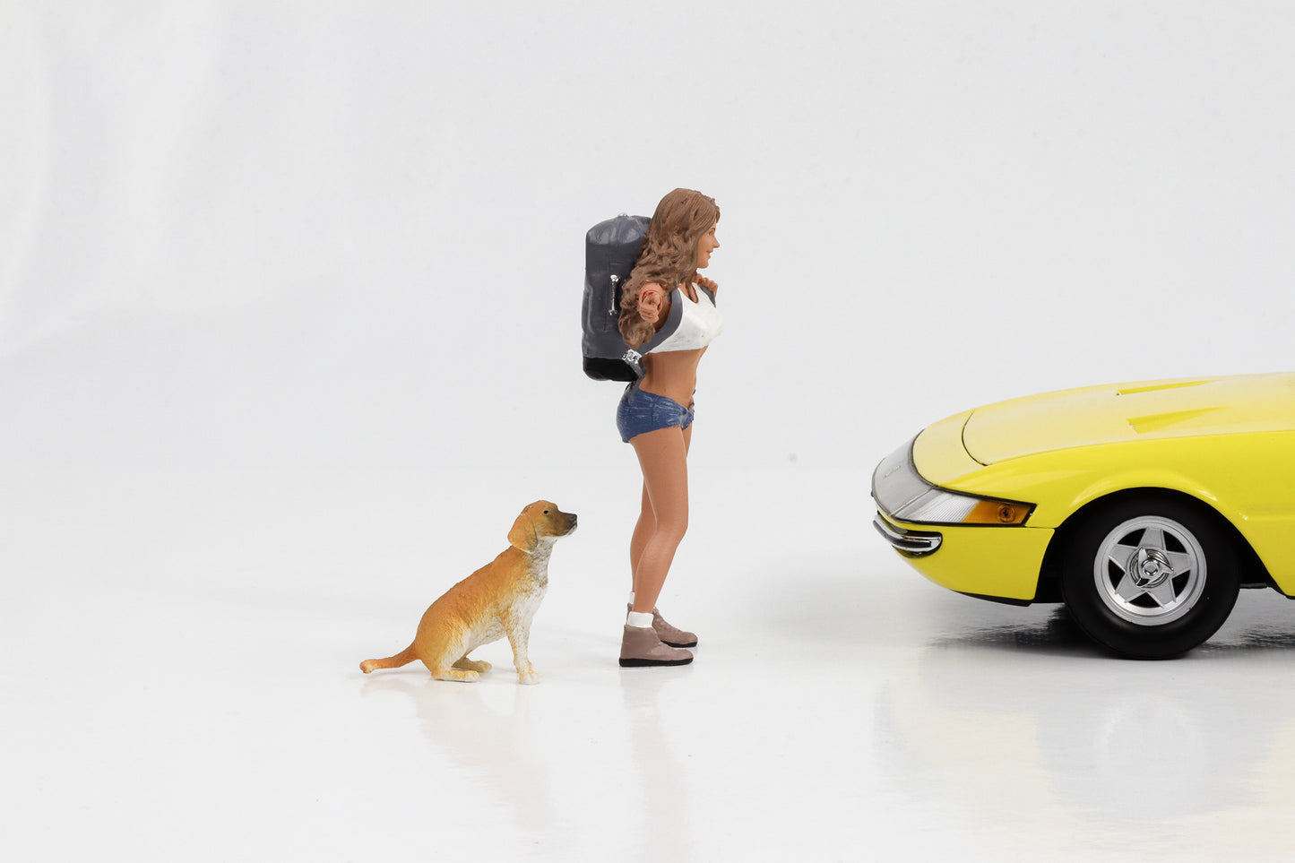 1:18 Figur Anhalter Girl Giovanna mit Rucksack und Hund Figuren American Diorama
