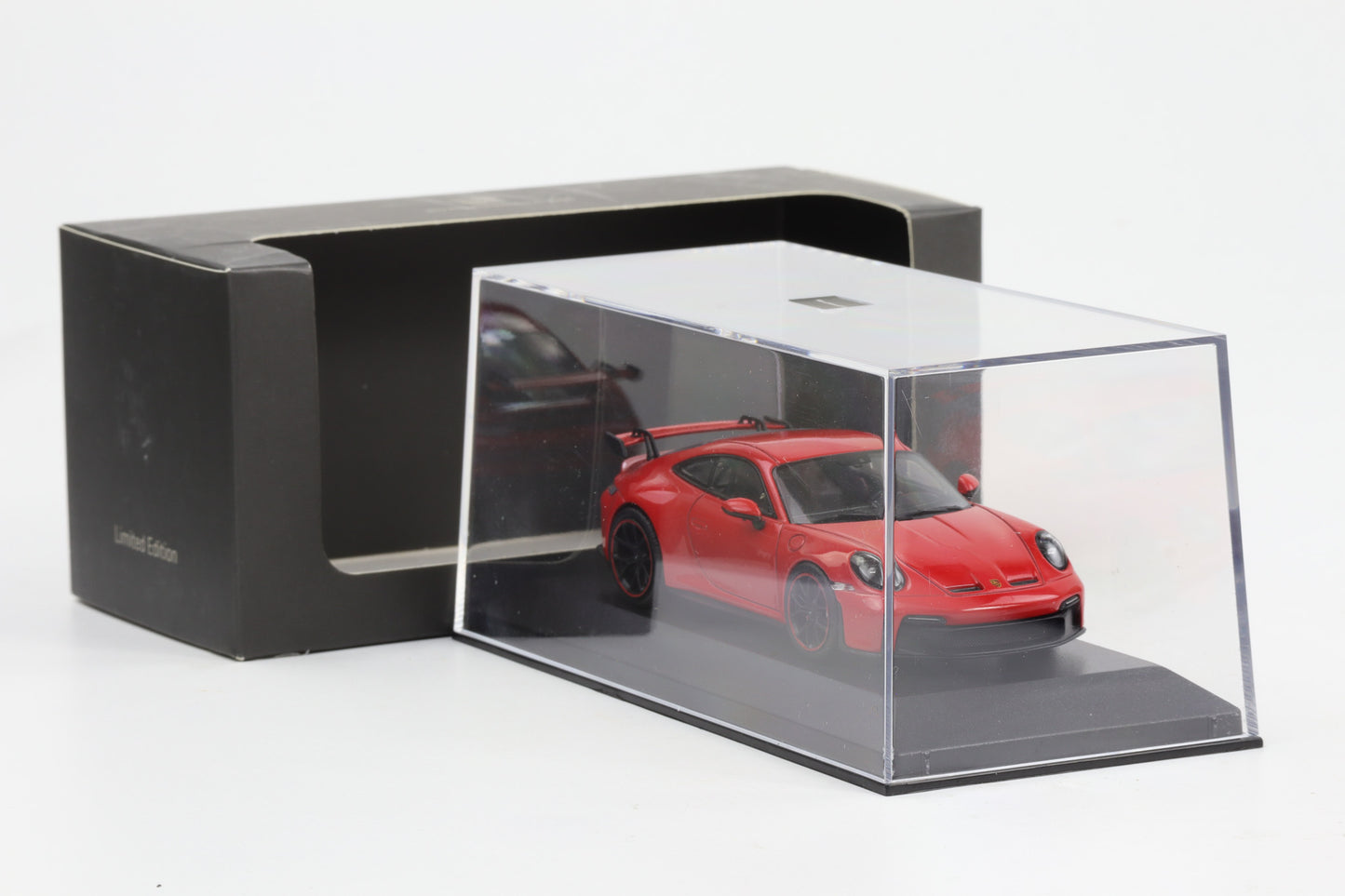 1:43 Minichamps Porsche 911 992 GT3 2021 rot Dealer WAP