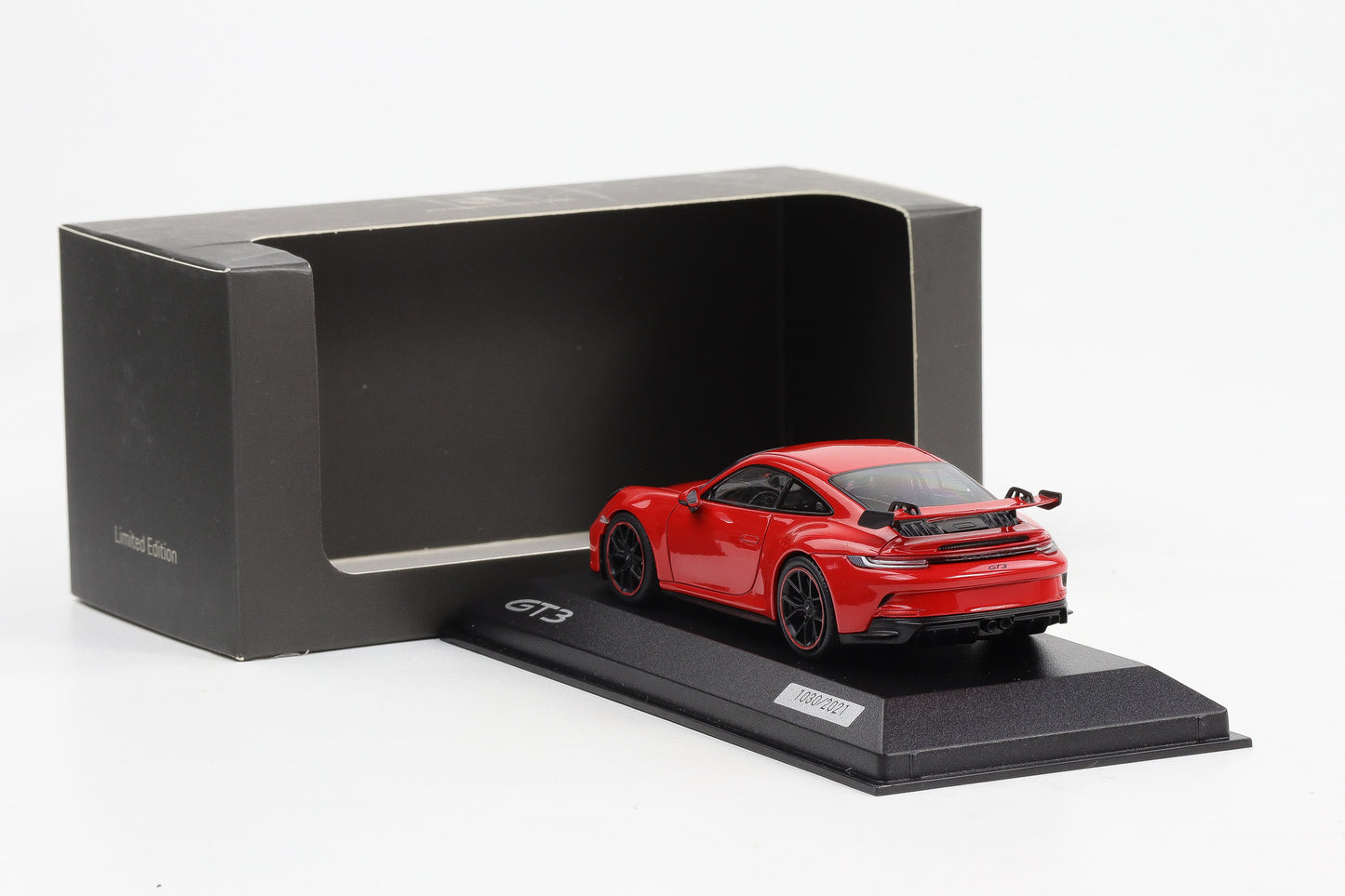 1:43 Minichamps Porsche 911 992 GT3 2021 rot Dealer WAP