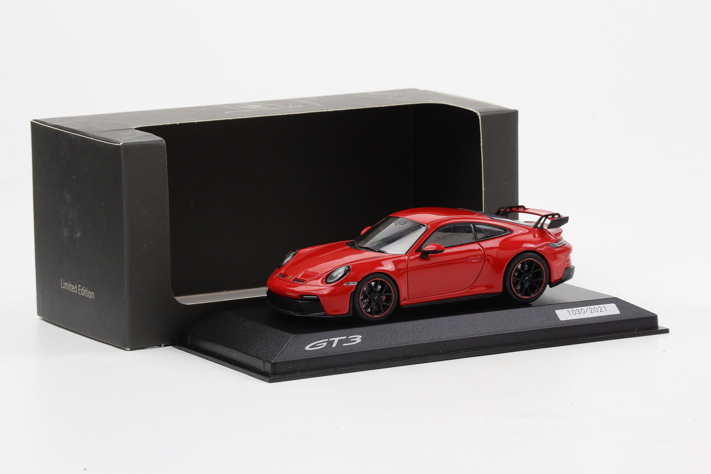1:43 Minichamps Porsche 911 992 GT3 2021 rot Dealer WAP