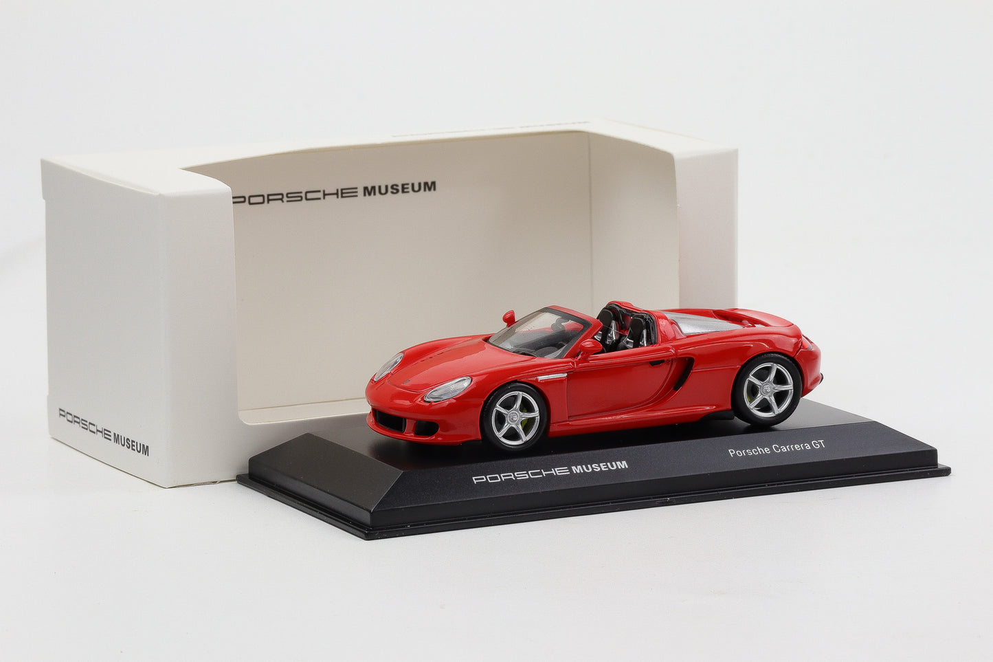 1:43 Porsche Carrera GT 2003 rot diecast Museum MAP