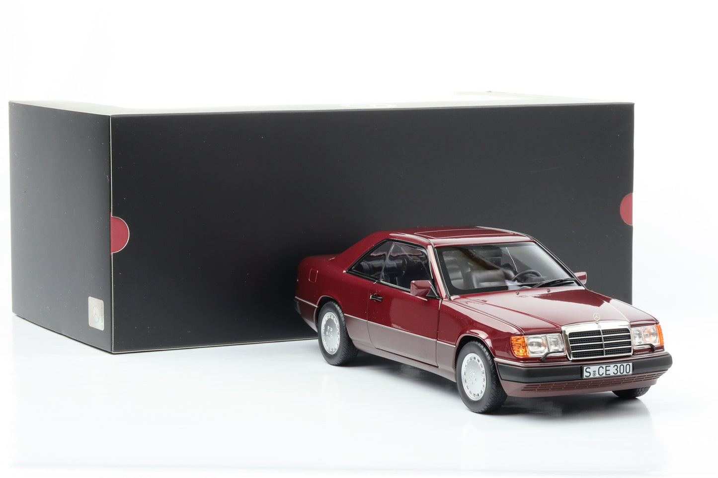 1:18 Mercedes-Benz W124 300 CE-24 Coupe 1990 almandinrot Norev Dealer