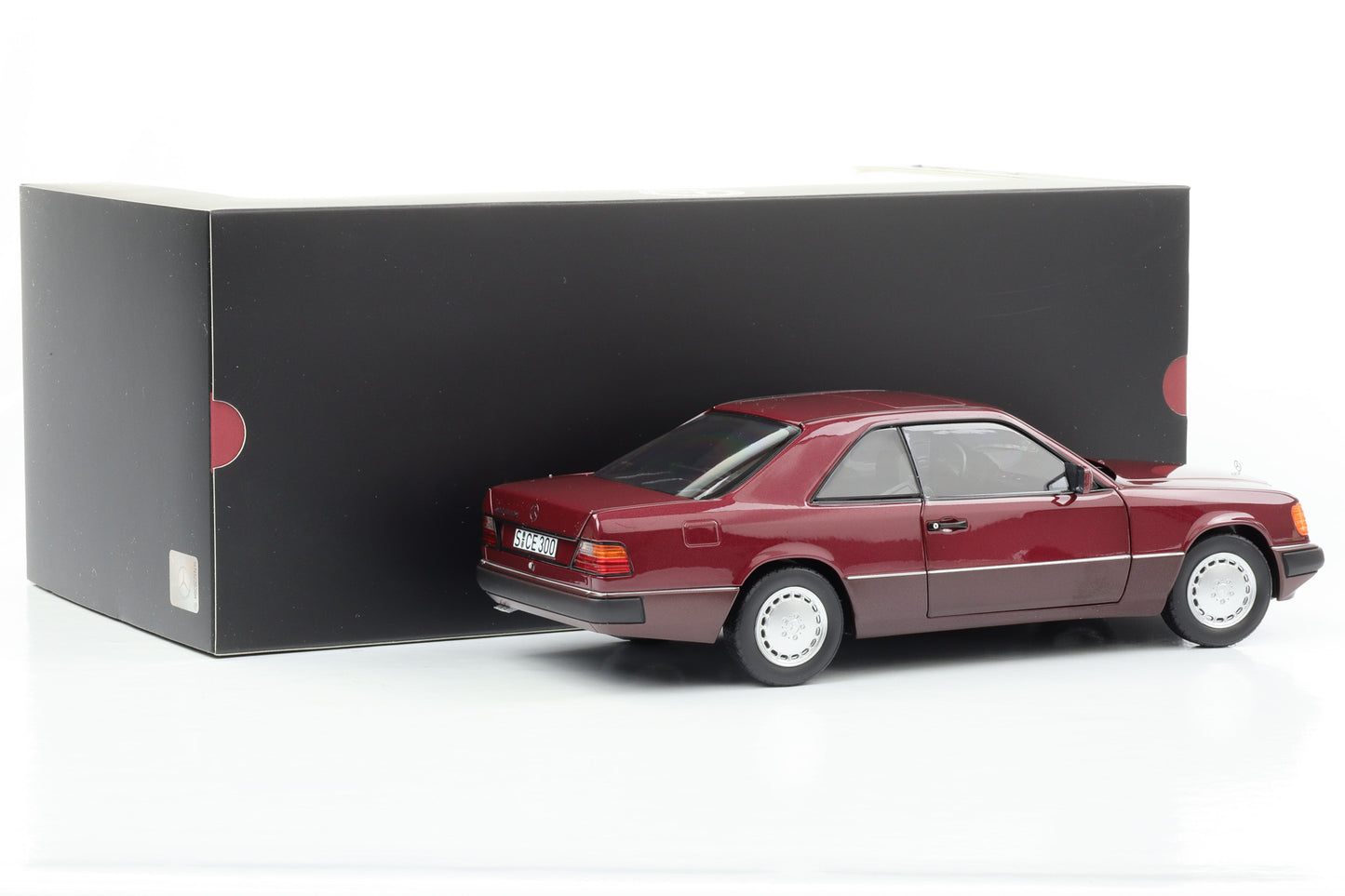 1:18 Mercedes-Benz W124 300 CE-24 Coupe 1990 almandinrot Norev Dealer