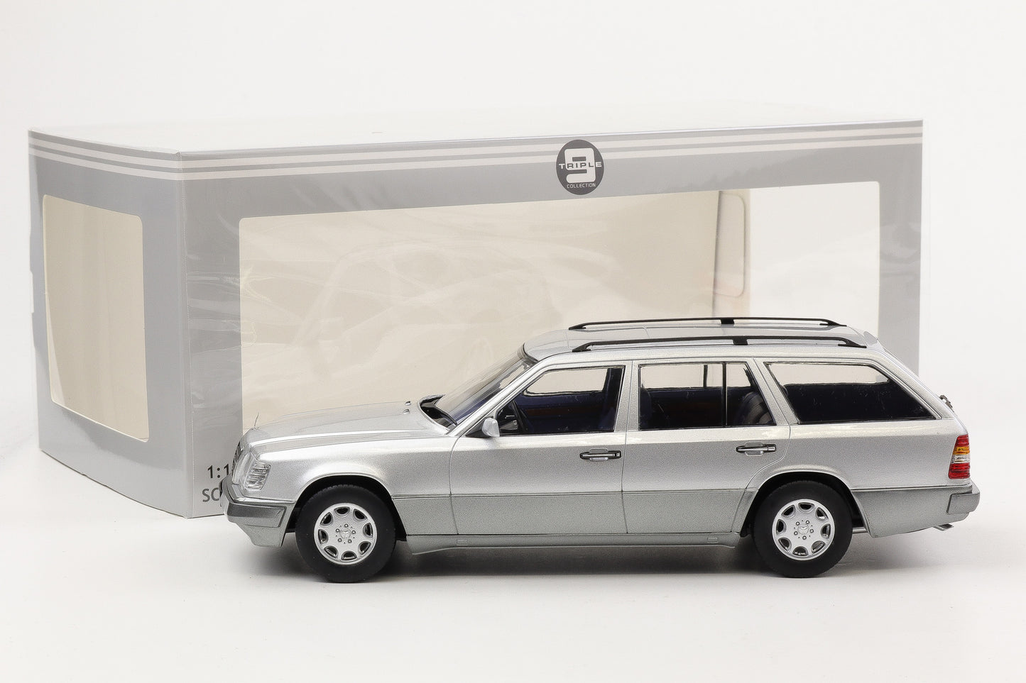 1:18 Triple9 Mercedes-Benz E-Klasse T-Modell S124 1995 silber Turbodiesel