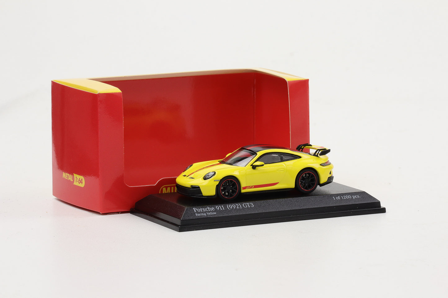 1:64 Minichamps Porsche 911 992 GT3 2021 racing yellow diecast