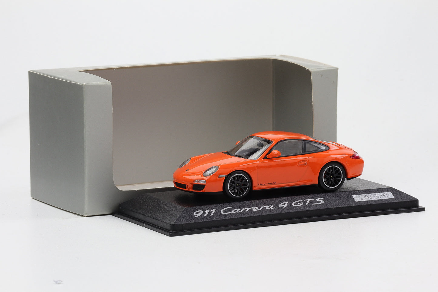 1:43 Minichamps Porsche 911 997.2 Carrera 4 GTS orange Dealer WAP 020 114 0C