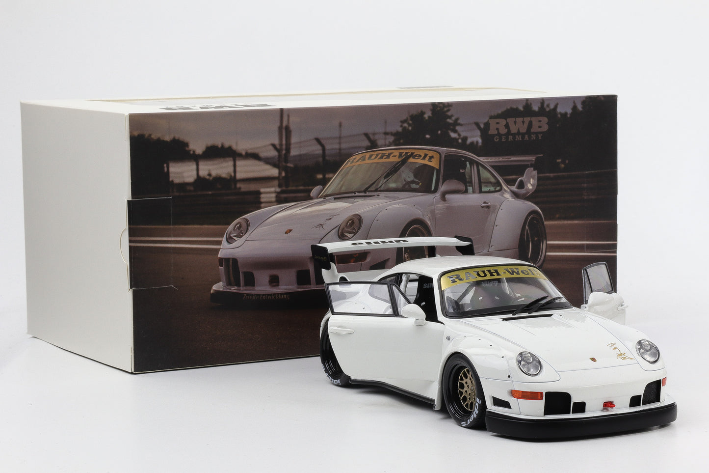 1:18 WERK83 Porsche 911 993 RWB Rauh-Welt Germany Sidney Osechi G2.2 weiss