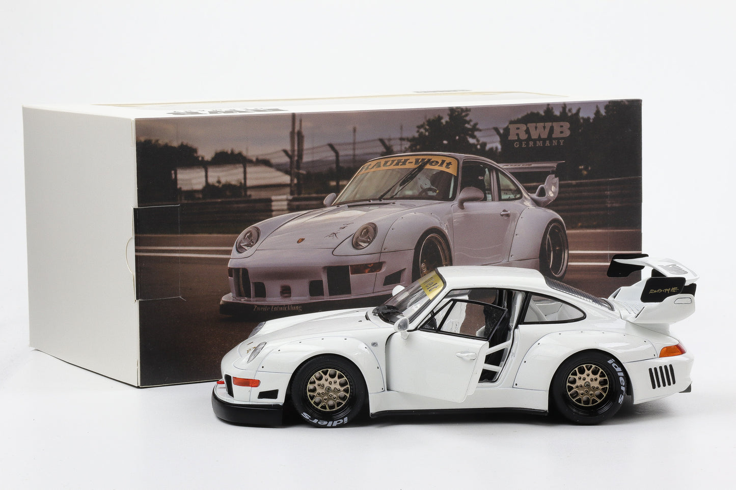 1:18 WERK83 Porsche 911 993 RWB Rauh-Welt Germany Sidney Osechi G2.2 weiss