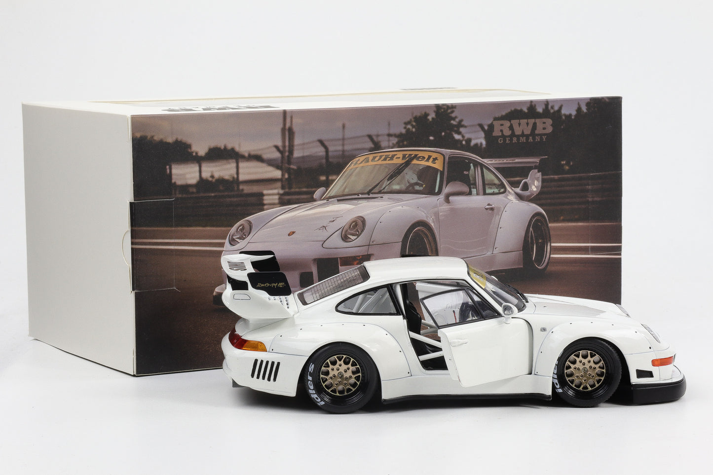 1:18 WERK83 Porsche 911 993 RWB Rauh-Welt Germany Sidney Osechi G2.2 weiss